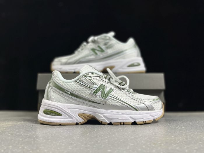 New Balance 740