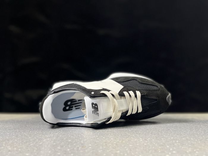 New Balance 327