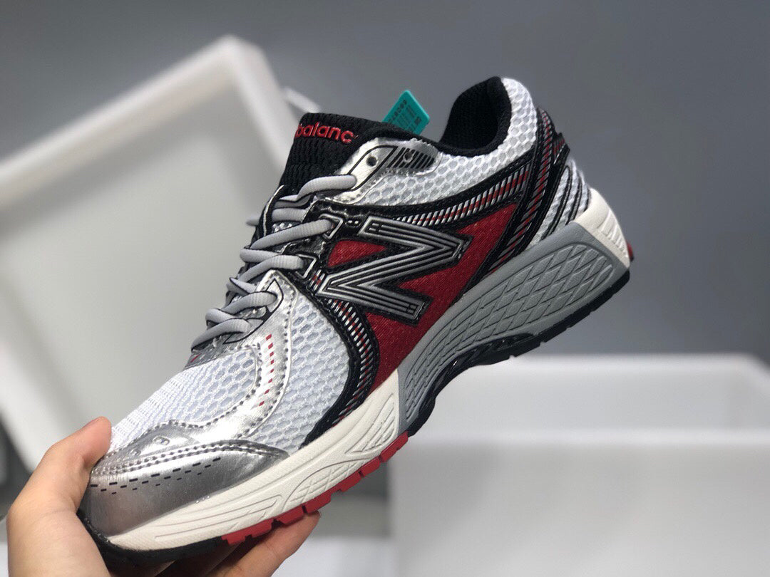 New Balance 860