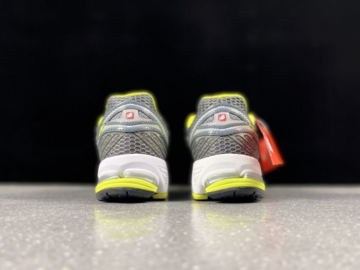 New Balance 860