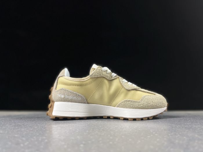 New Balance 327