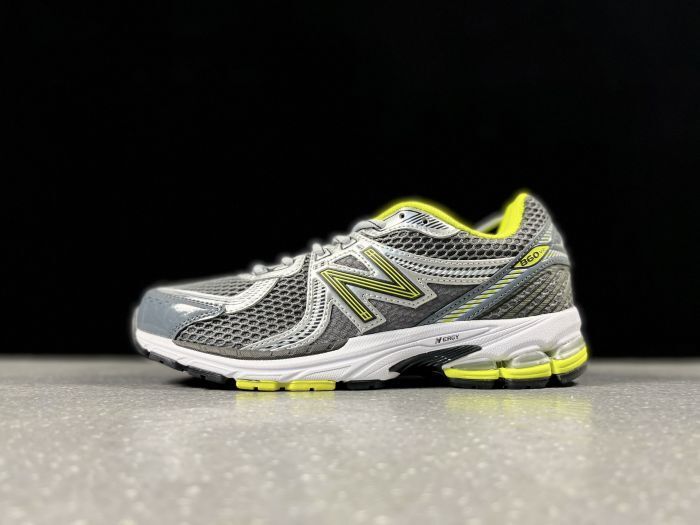 New Balance 860