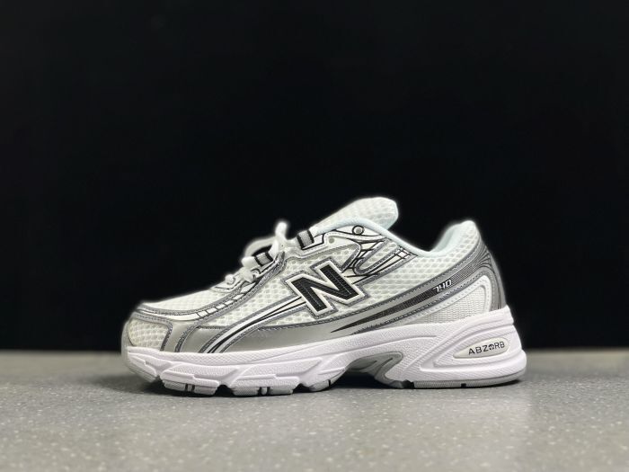 New Balance 740