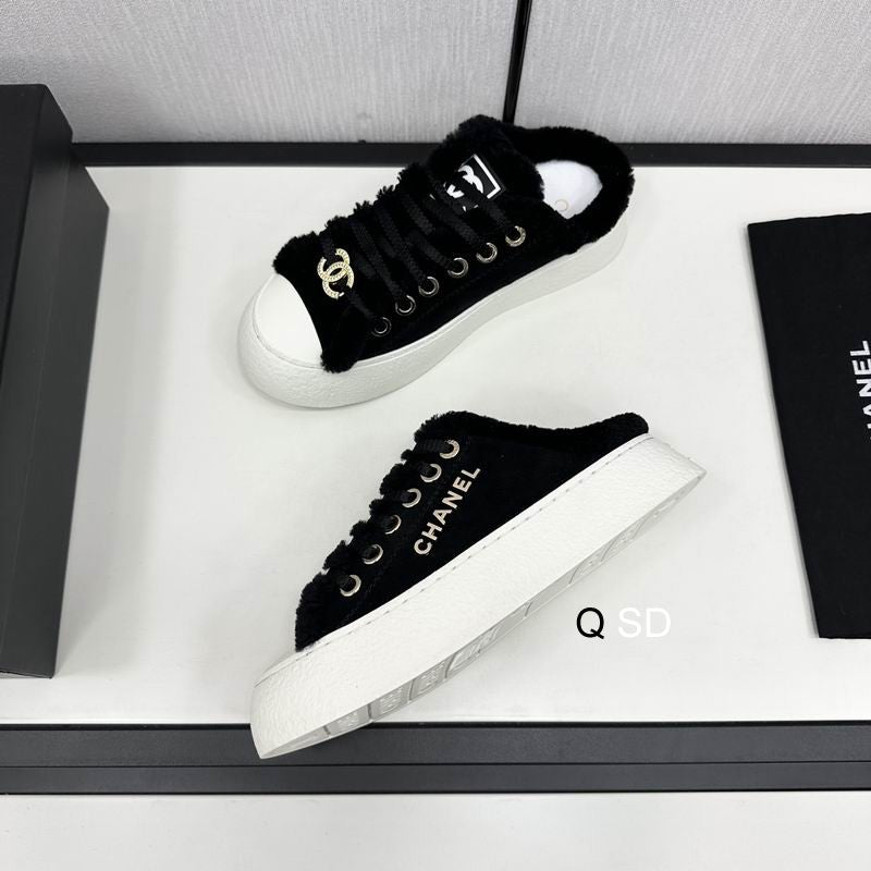 Chanel CC Tweed Sneakers – Black