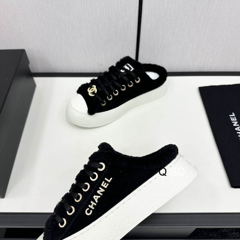 Chanel CC Tweed Sneakers – Black