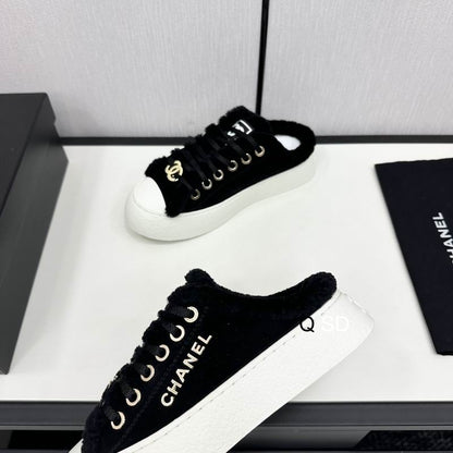 Chanel CC Tweed Sneakers – Black