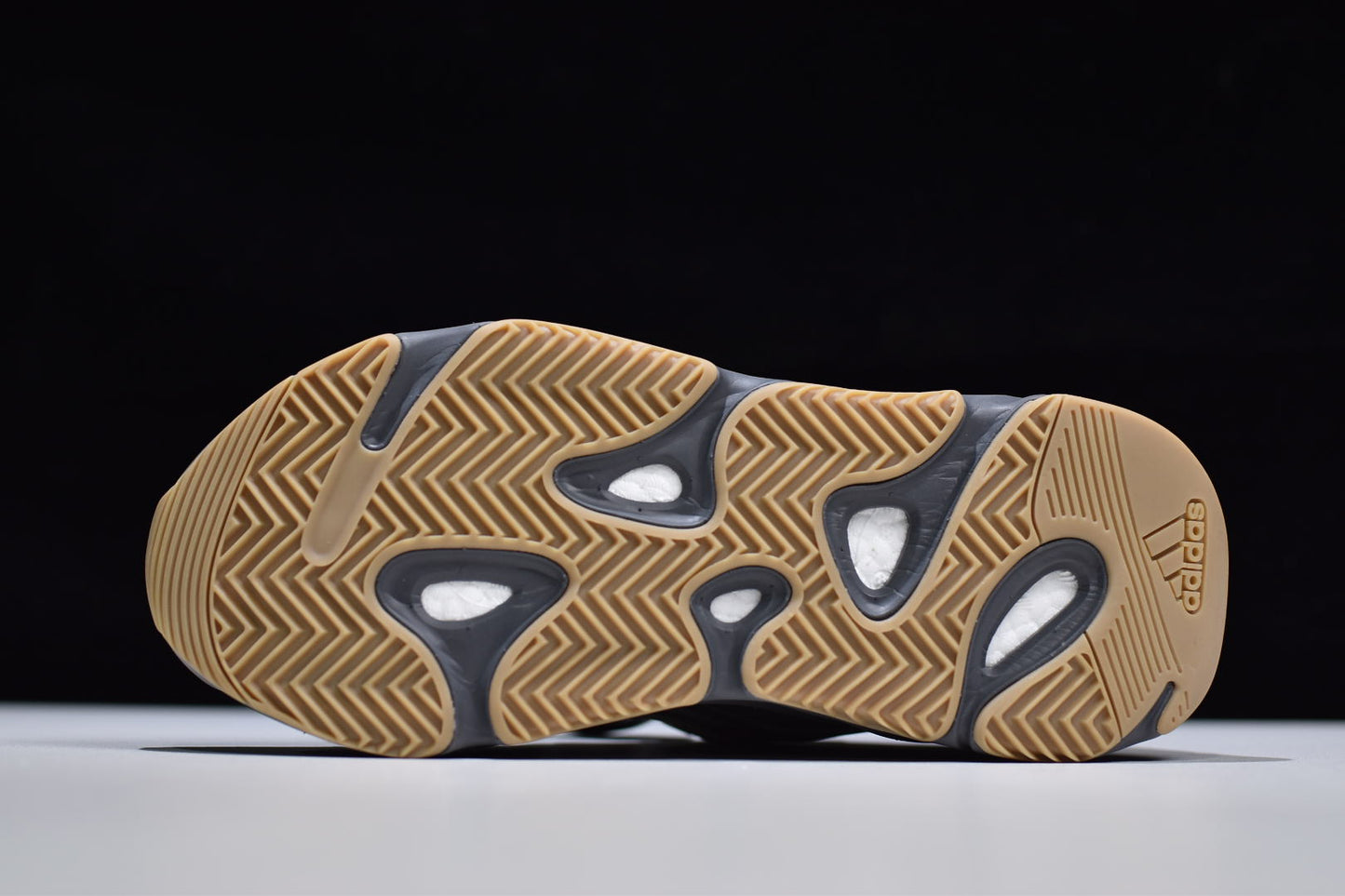 Adidas Tephra Earth 700