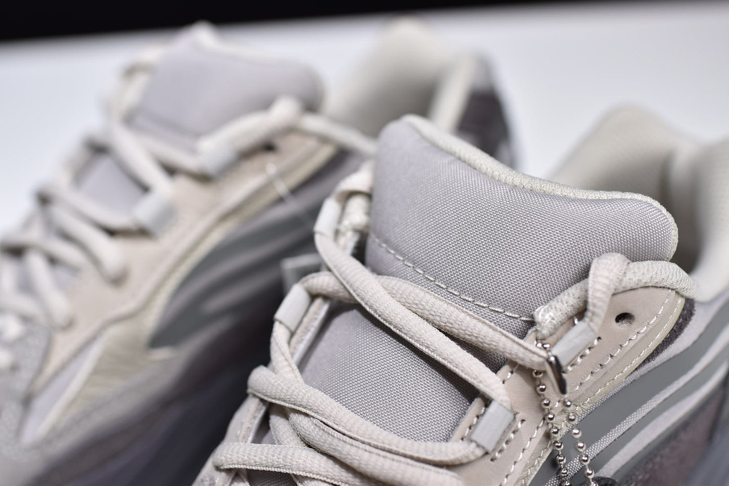 Adidas Tephra Earth 700