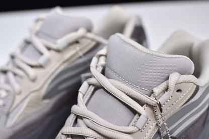 Adidas Tephra Earth 700