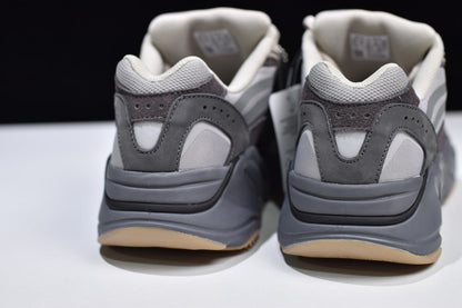 Adidas Tephra Earth 700