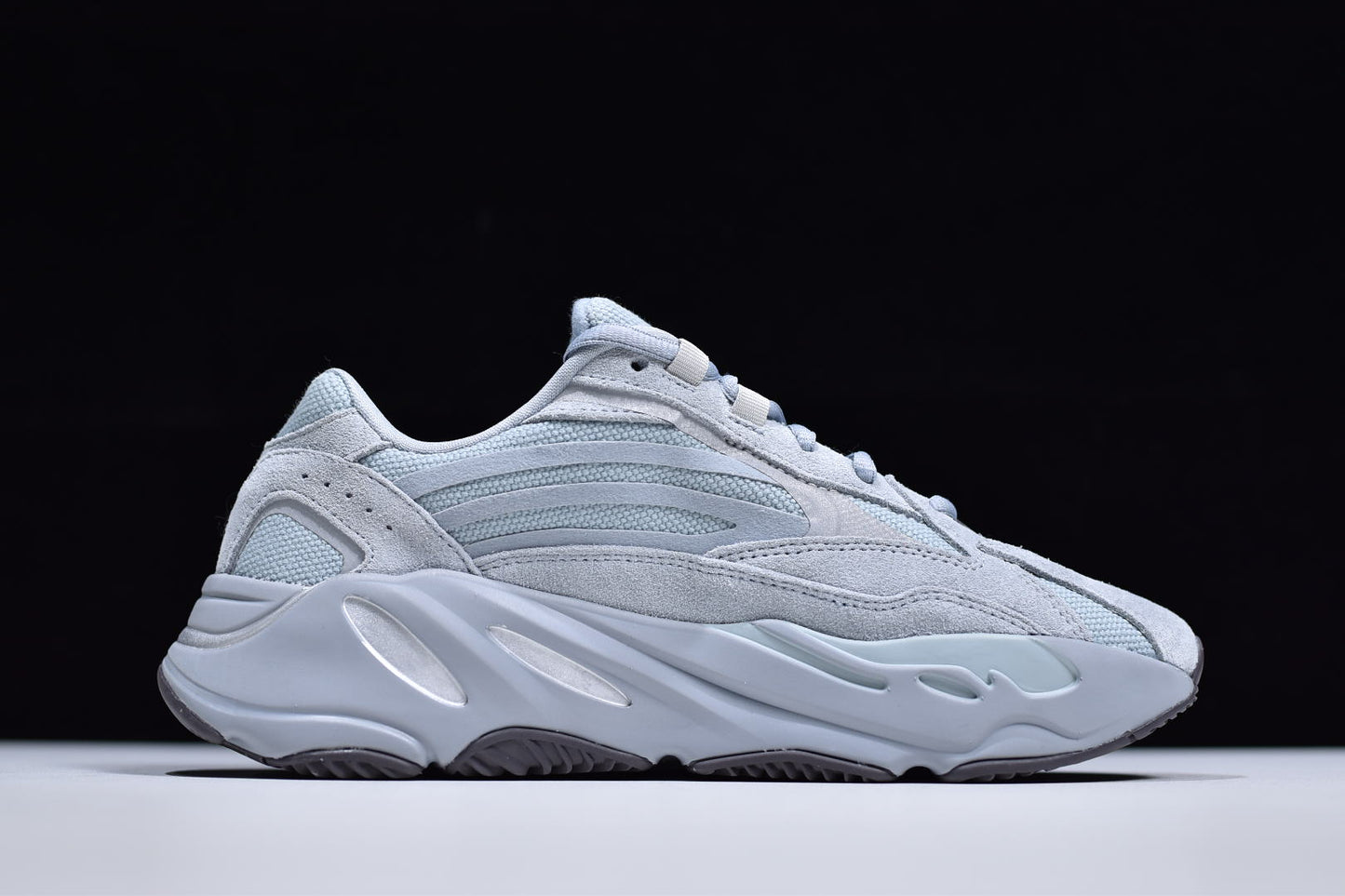 Adidas Hospital Wave 700