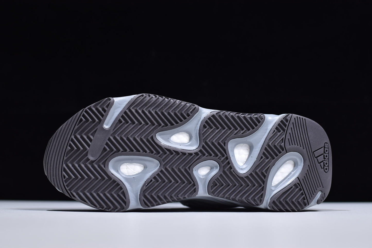 Adidas Hospital Wave 700