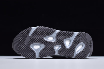 Adidas Hospital Wave 700