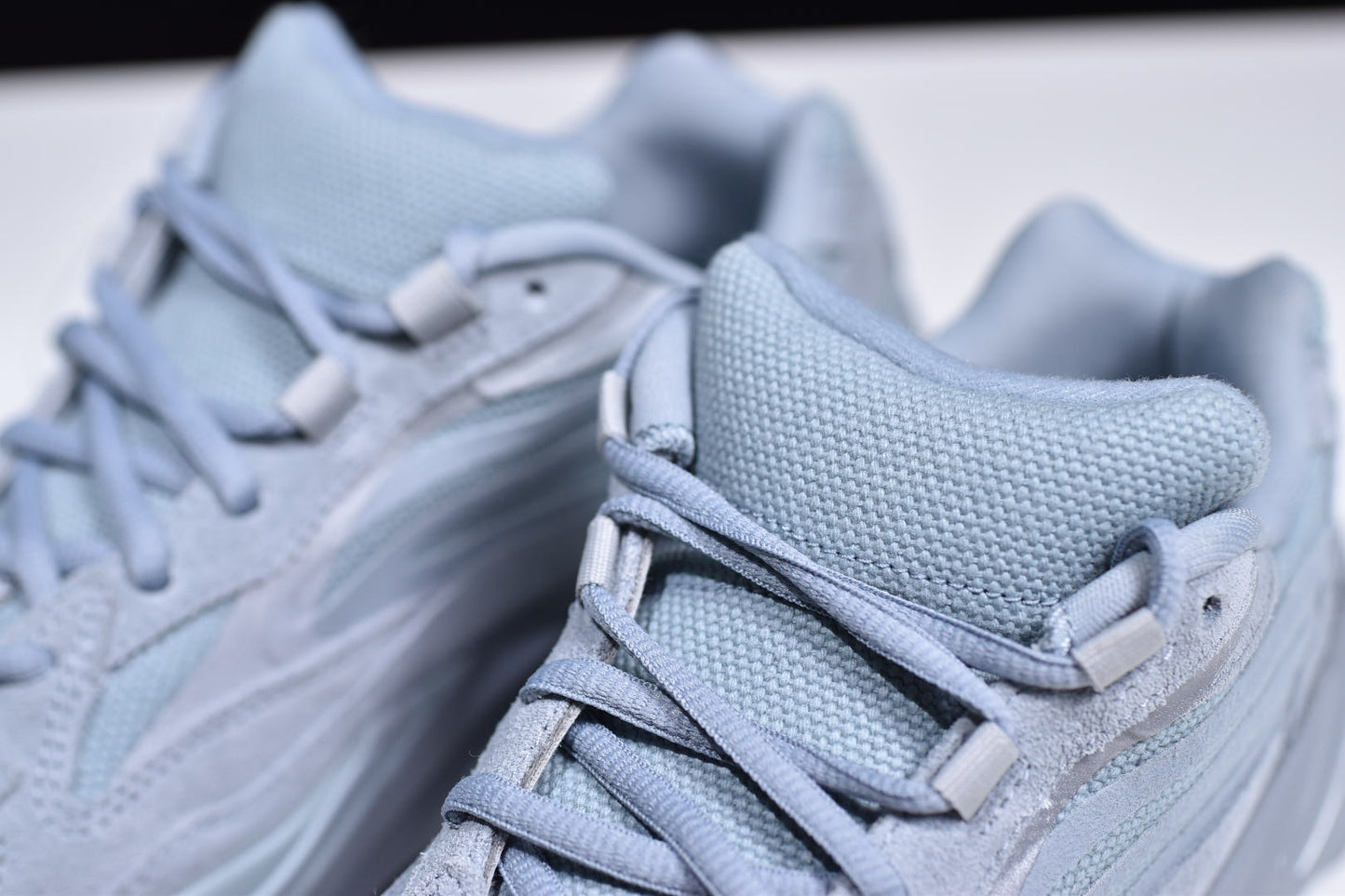 Adidas Hospital Wave 700