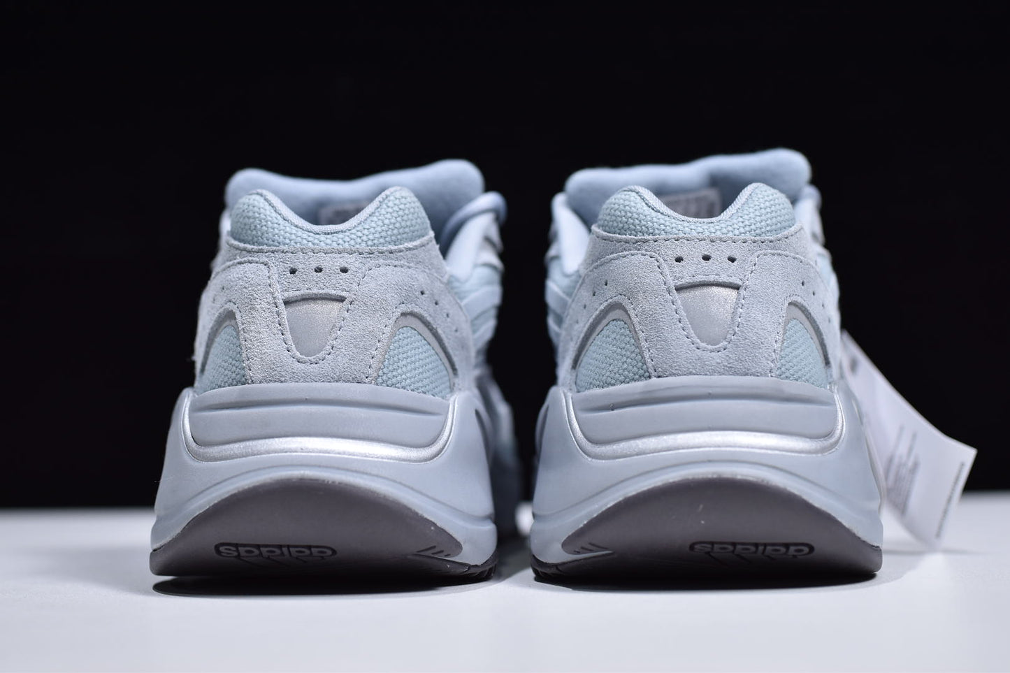 Adidas Hospital Wave 700