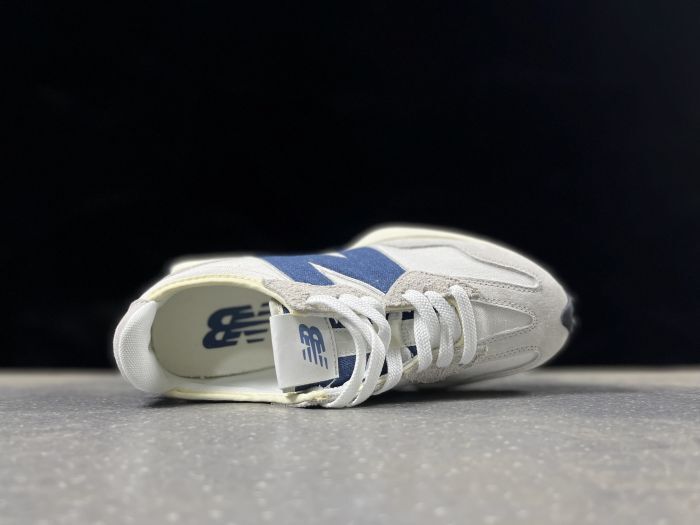 New Balance 327