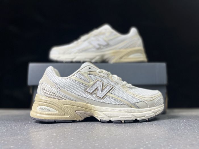 New Balance 740