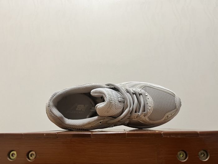 New Balance 860
