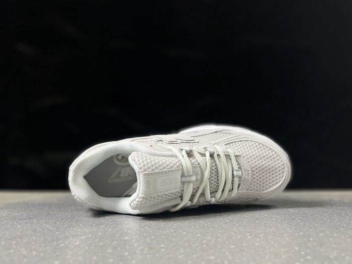 New Balance 740