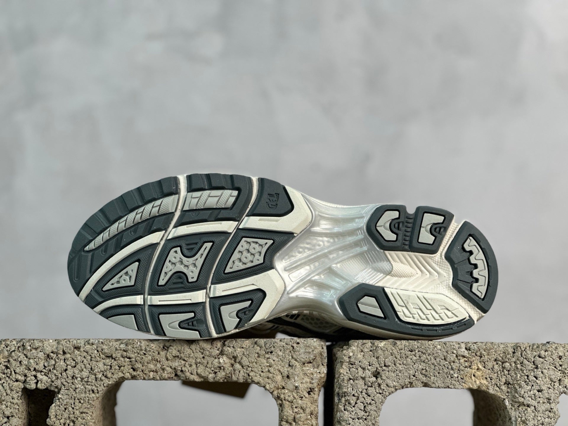 ASICS GEL-Kayano 14