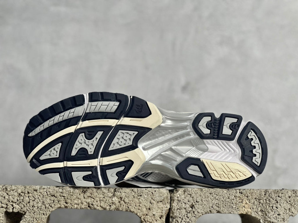 ASICS GEL-Kayano 14