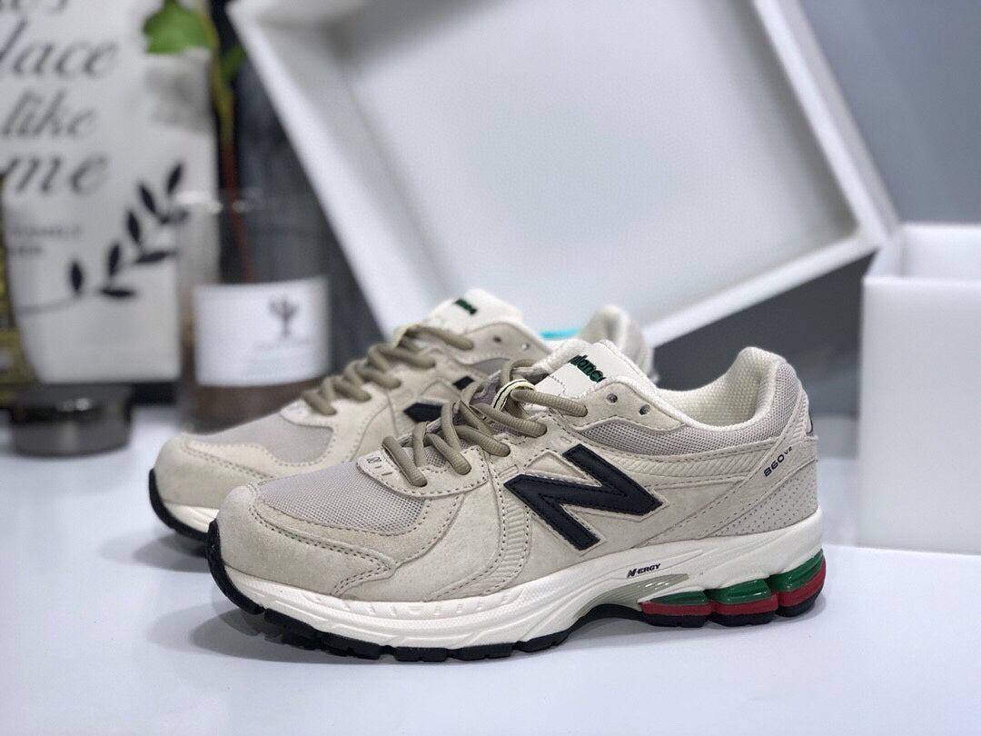 New Balance 860