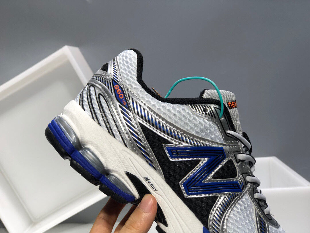 New Balance 860