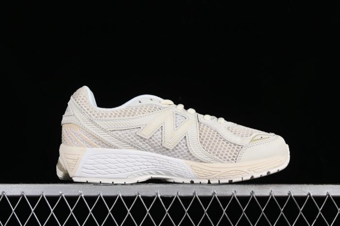 New Balance 860