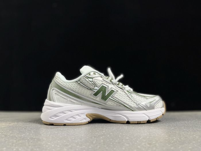 New Balance 740