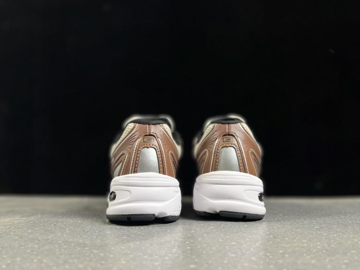 New Balance 740
