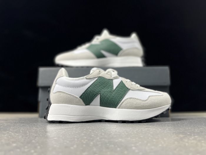 New Balance 327