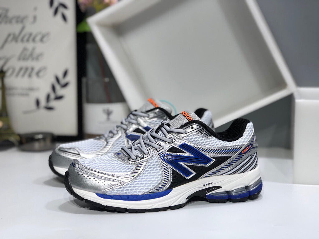 New Balance 860