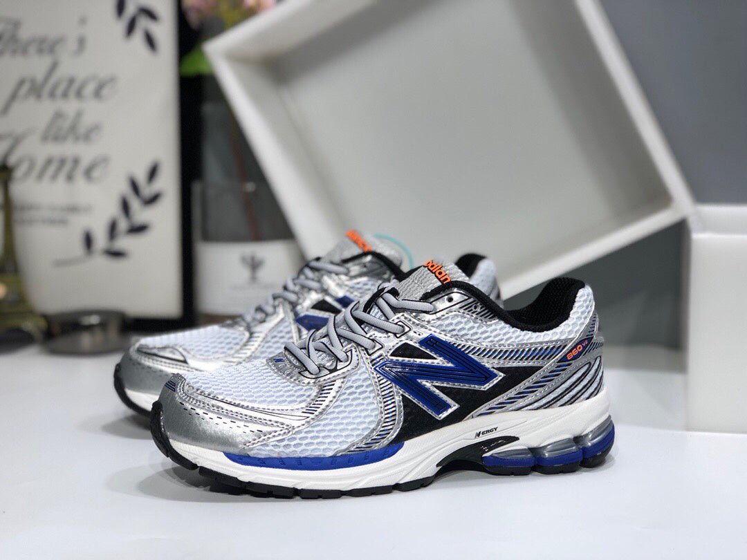 New Balance 860