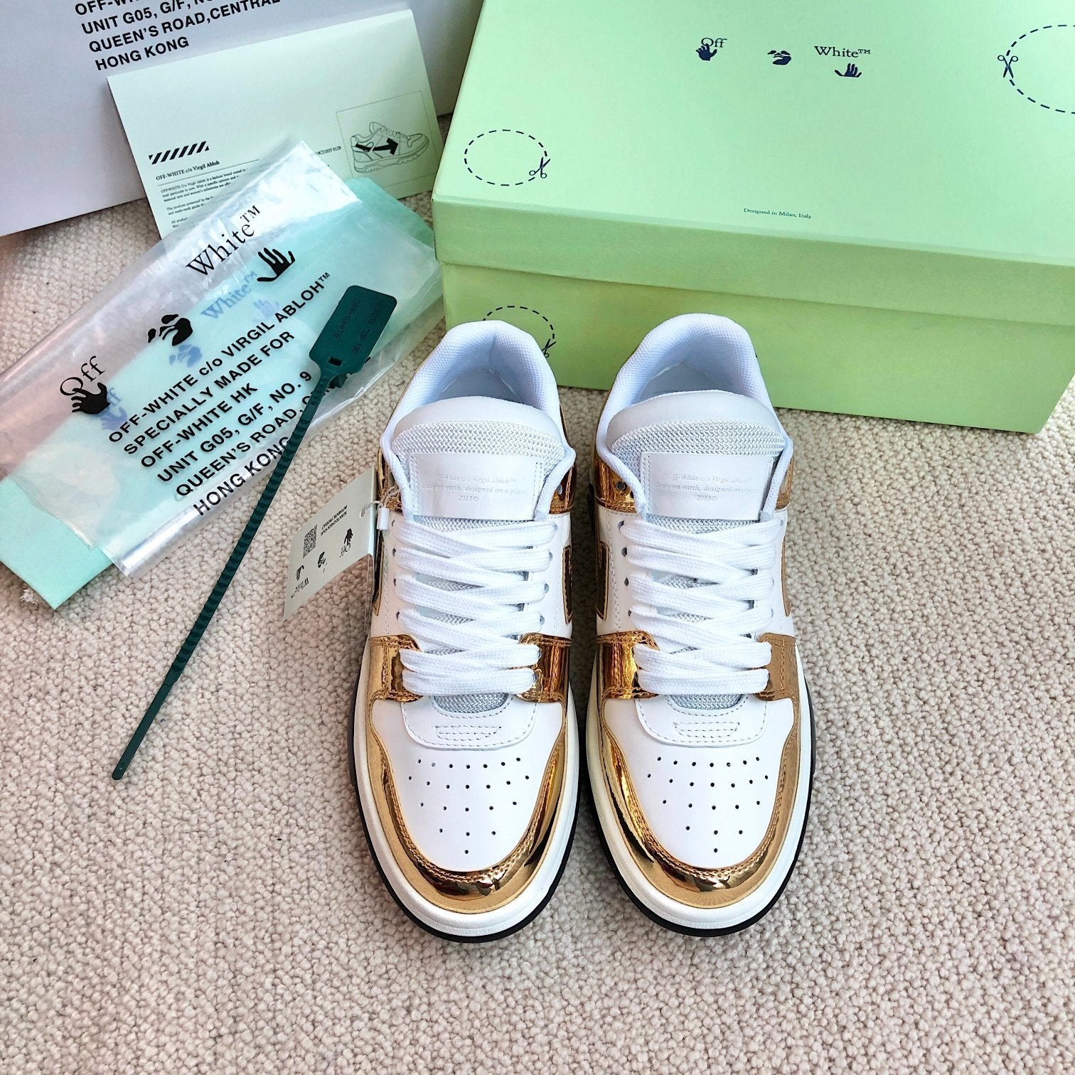 OFF-White Out of office