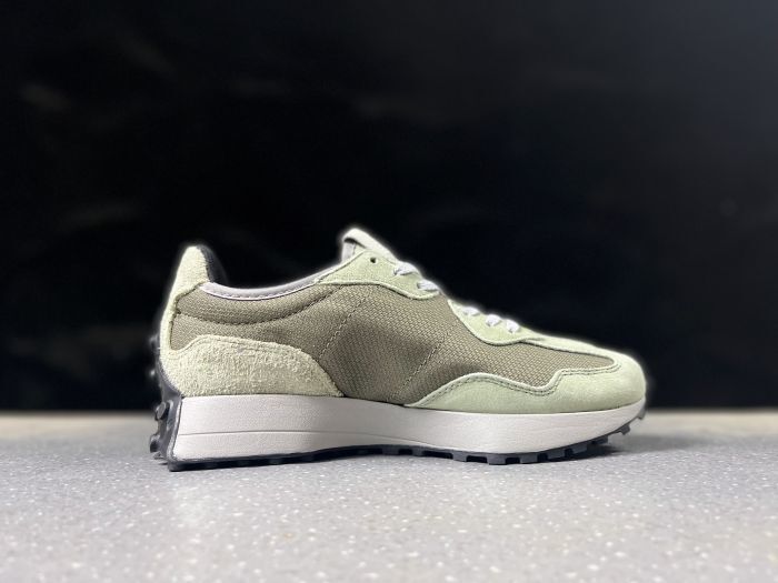 New Balance 327