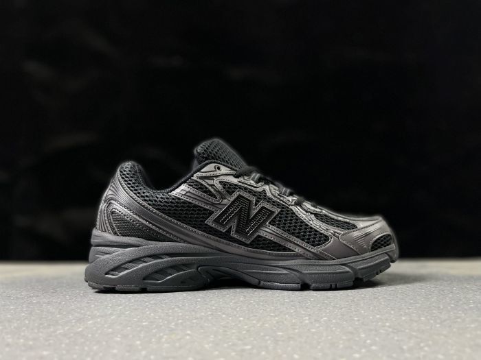 New Balance 740