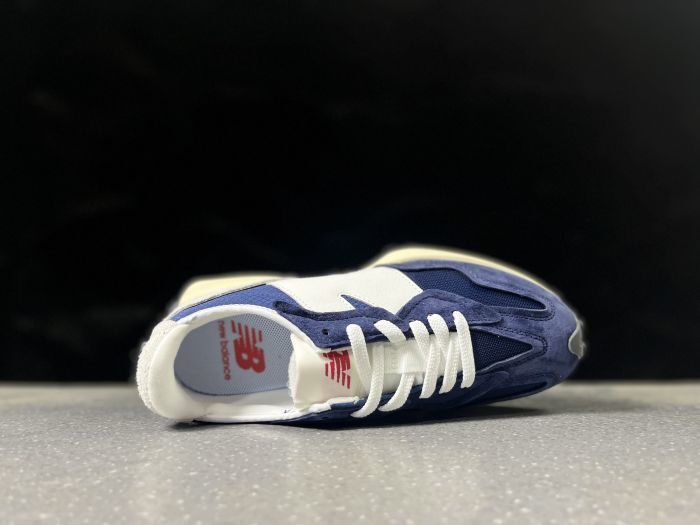 New Balance 327