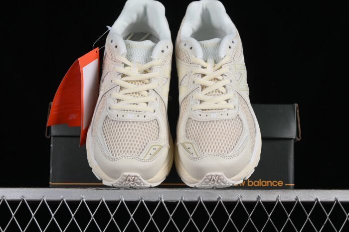 New Balance 860