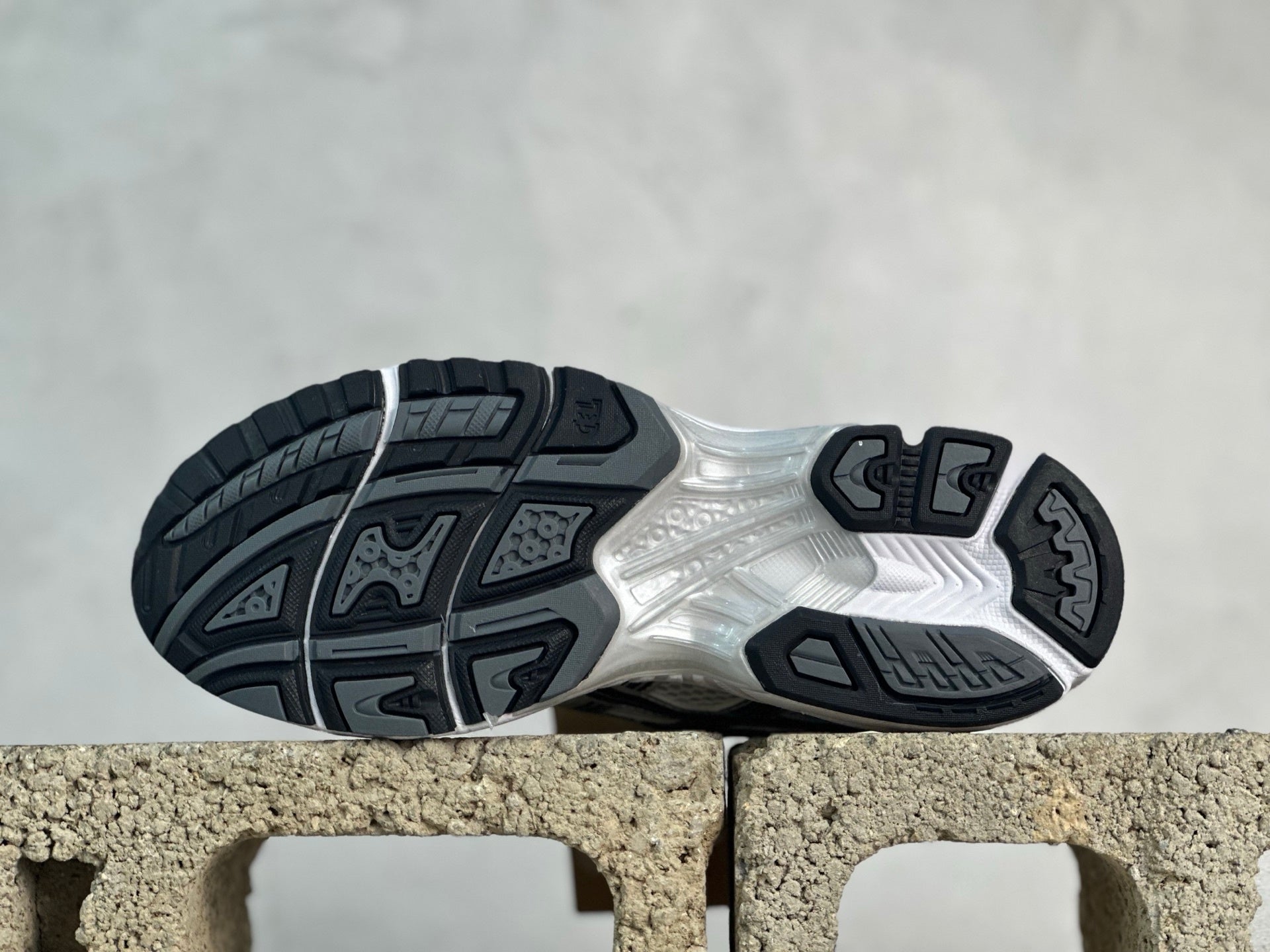 ASICS GEL-Kayano 14