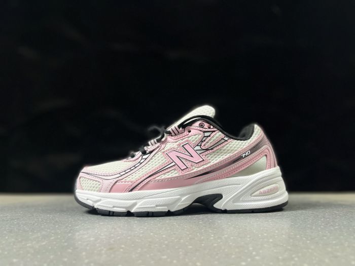 New Balance 740