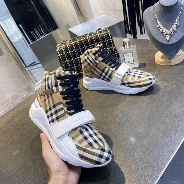 Burberry Regis Sneaker