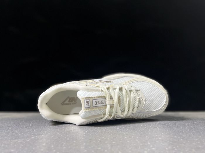 New Balance 740