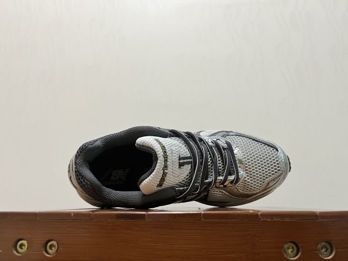 New Balance 860