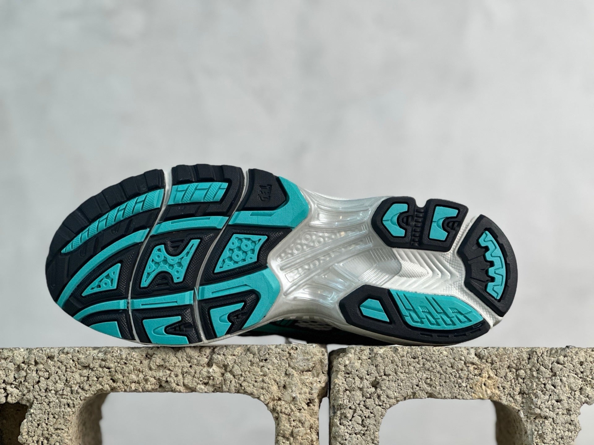 ASICS GEL-Kayano 14