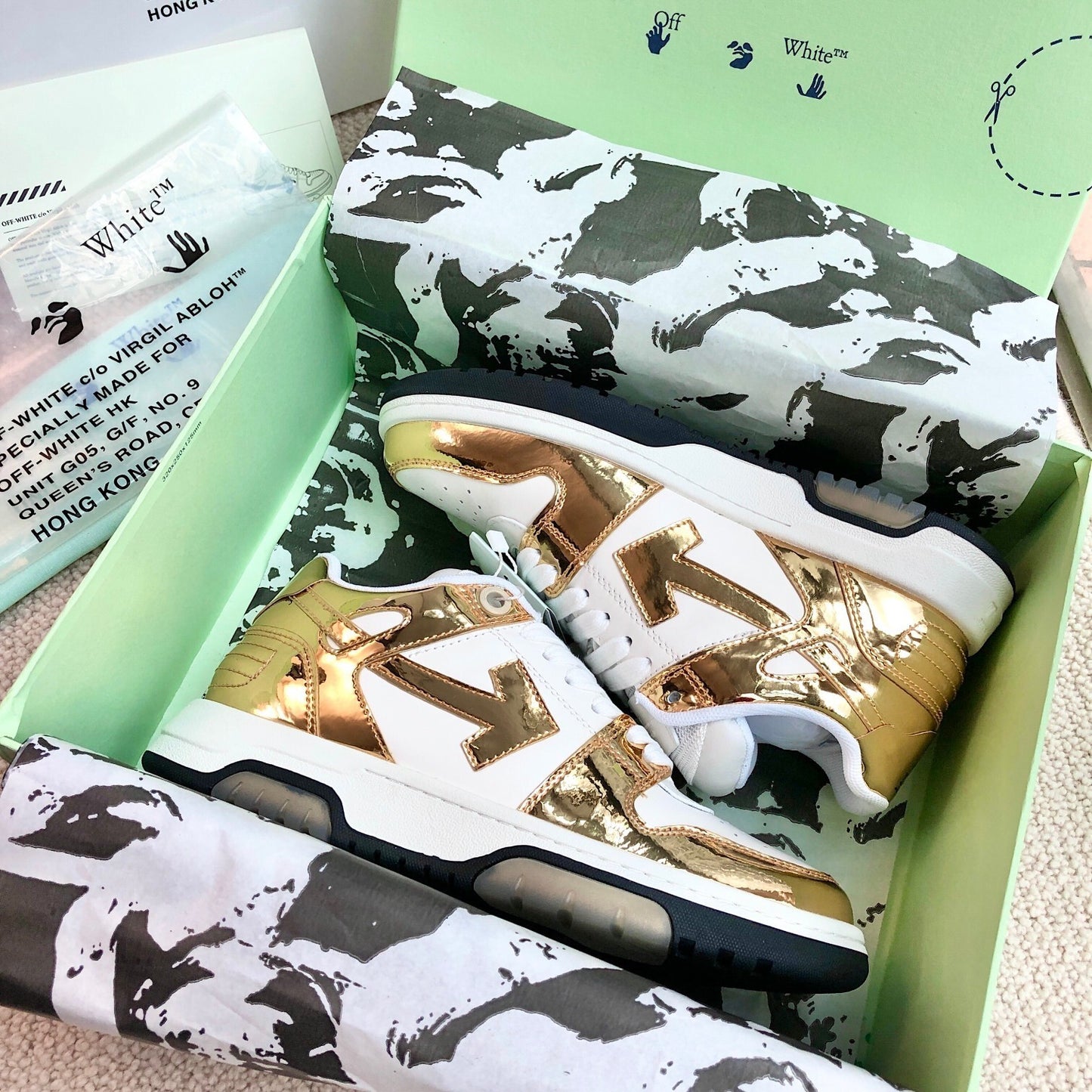 OFF-White Out of office