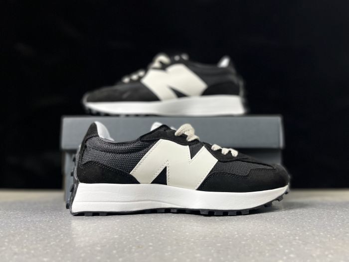 New Balance 327