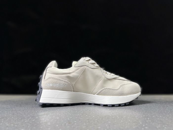 New Balance 327