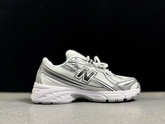 New Balance 740