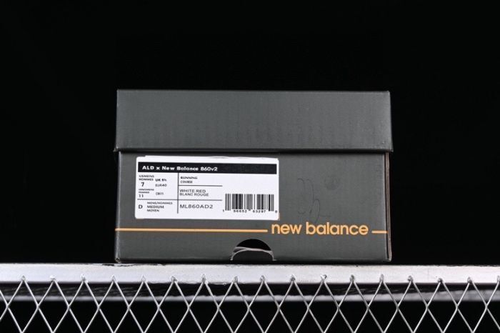 New Balance 860