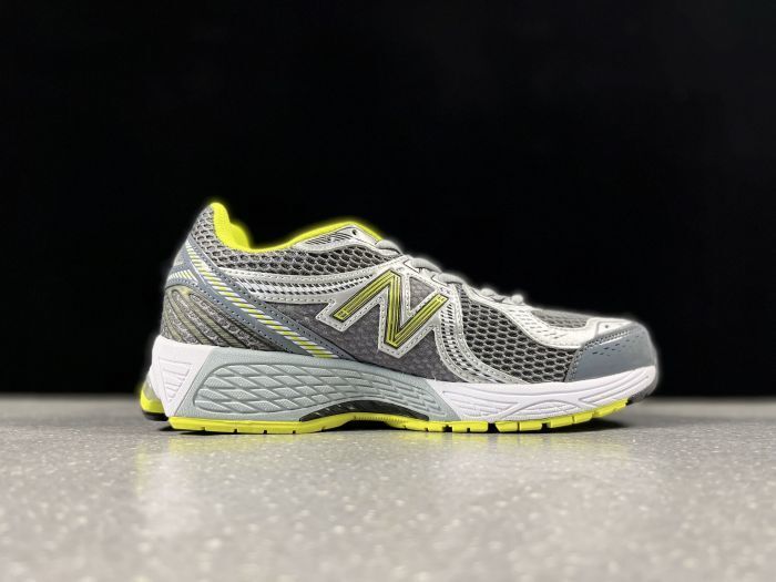 New Balance 860